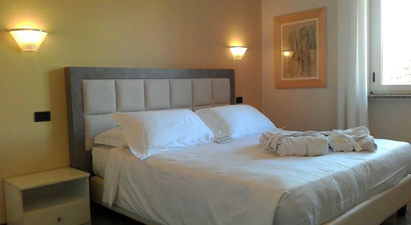 Hotel Le Vigne Di Corvino Casteggio Exteriör bild