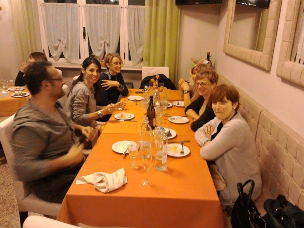 Hotel Le Vigne Di Corvino Casteggio Exteriör bild