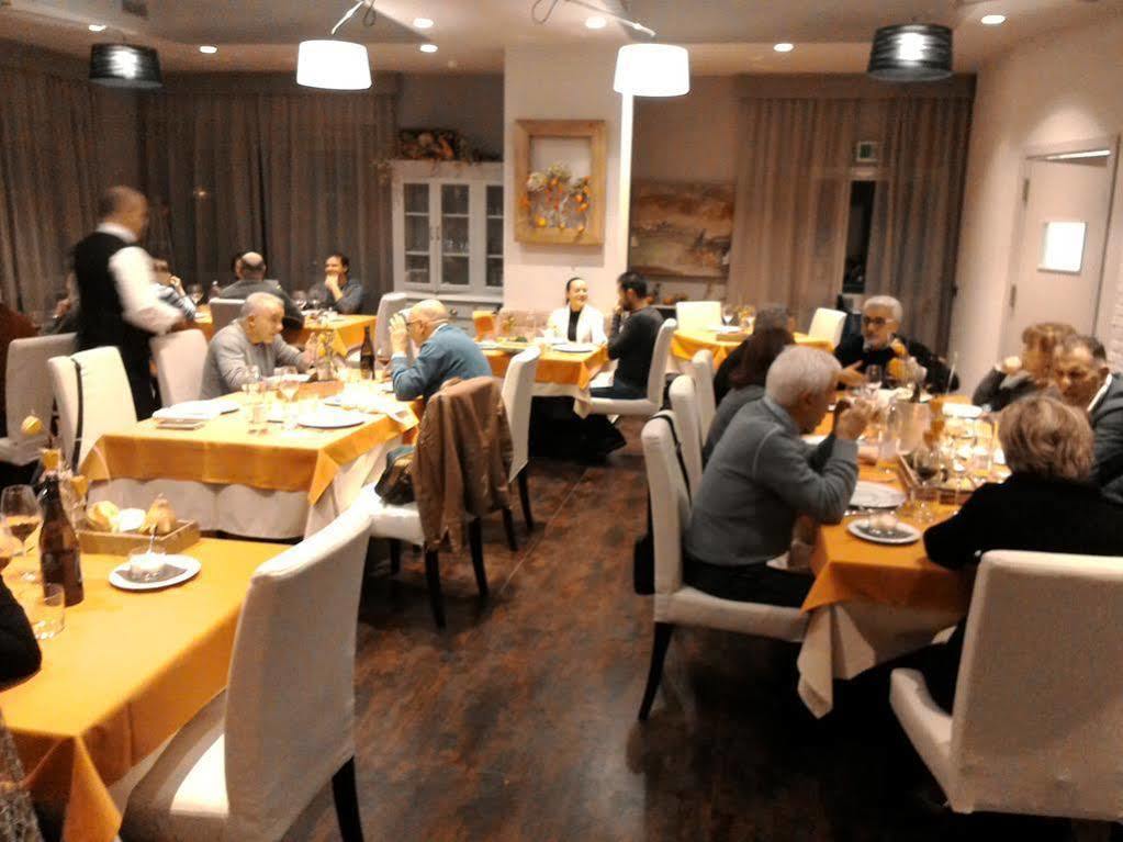 Hotel Le Vigne Di Corvino Casteggio Exteriör bild